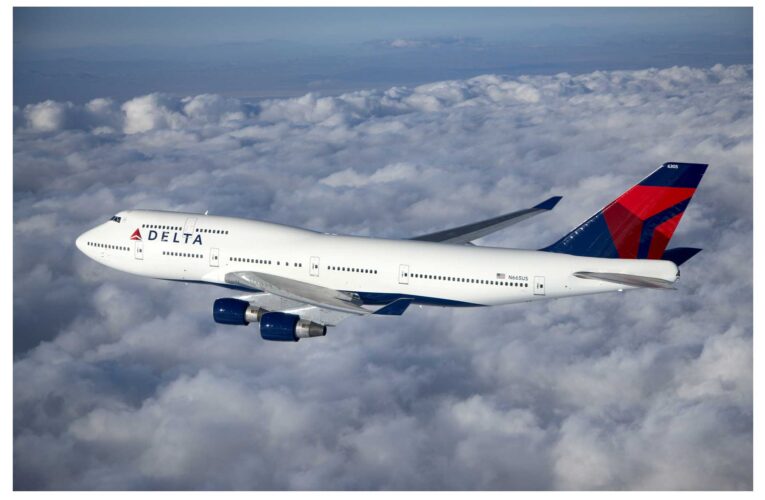 Delta Accused of Discriminating Against Christians, Jews