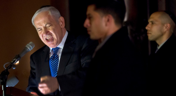 Reuters-Israel-PM-Netanyahu-synagogue-Amsterdam-photog-Michael-Kooren