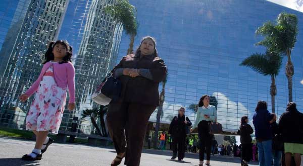 Crystal Cathedral Attendance Rebounds After Schullers Exit