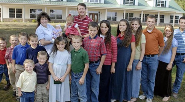 #DefendtheDuggars Urges the Masses to Protect Duggar Family From This Fate