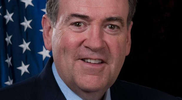 Mike Huckabee Leaves the Campaign Trail to Visit Israel
