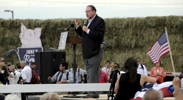 Mike Huckabee Disinvited From Jewish Engagement After ‘Hateful’ Transgender Comments