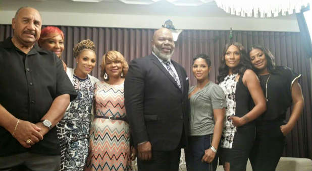 TD Jakes with the Braxton family