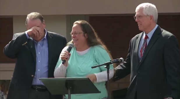 Mike Huckabee Reveals Why Ted Cruz Was Not Allowed on Stage With Kim Davis