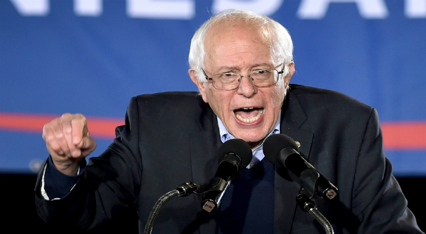 Postal Workers Union Says They’ll Deliver for Sanders in Hillary Battle