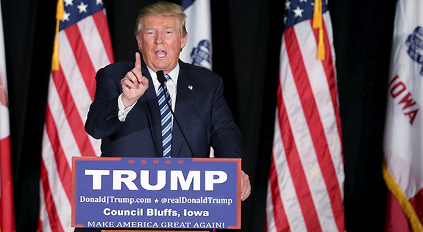 Donald Trump Turns to His Strength to Regain Iowa Lead