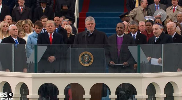Franklin Graham prepares to pray at the inauguration.