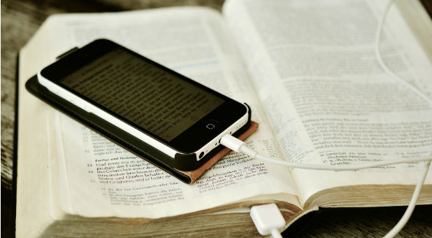 2017 09 Bible Smartphone
