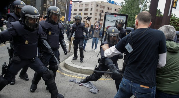 2017 09 Reuters police crackdown catalonia