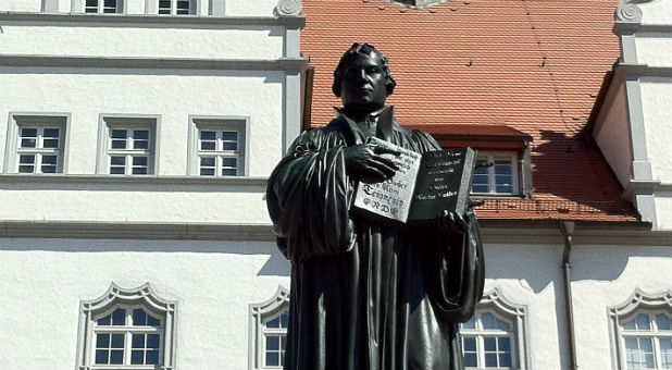 A statue of Martin Luther