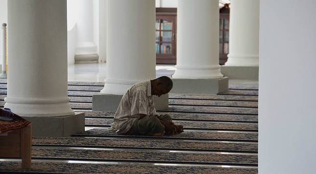 2017 spirit muslim man praying