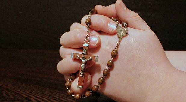 2017 spirit rosary praying hands