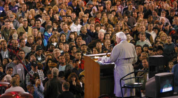 Billy Graham addressing a crowd in San Diego, California, in 2003.