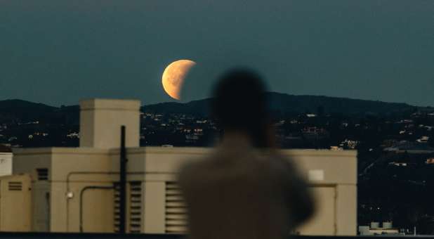 Divine Signs of the Times? A Week of Earthquakes, Blood Moons and Wars