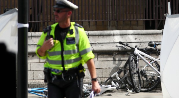 Suspected Terrorism: Car Hits Pedestrians Outside UK Parliament