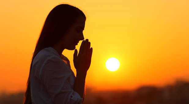 These Are the 2 Biggest Hindrances to Your Prayer Life