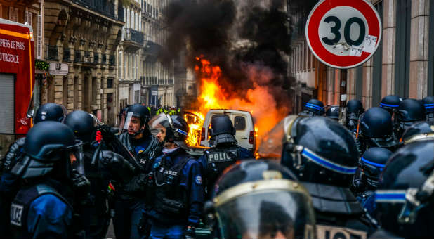 4 Killed in Paris Explosion During Protests