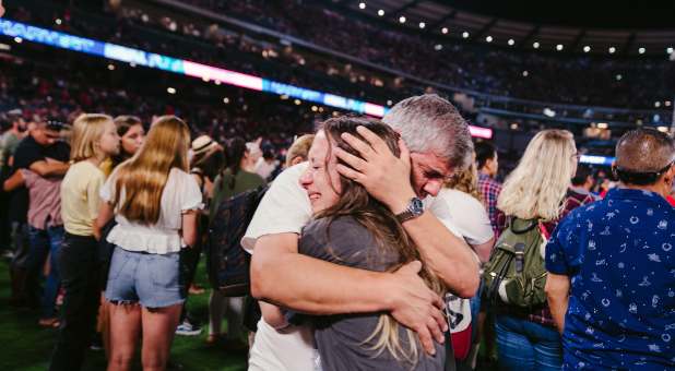 SoCal Harvest Crusade Last Weekend Brings Over 8,000 People to Jesus