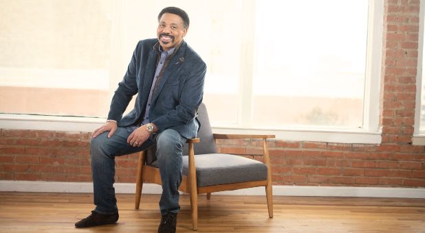 Tony Evans Is First Sole African American to Produce a Study Bible