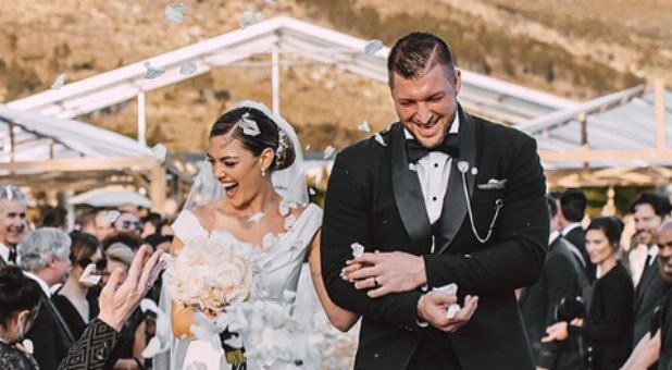 Tim Tebow Marries Former Miss Universe