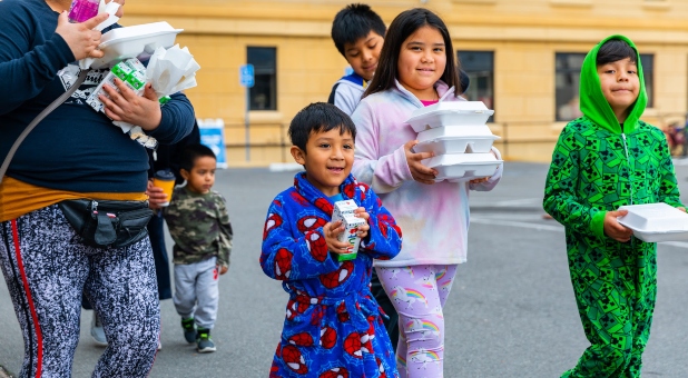 Christian Dream Center in LA Offers Free Meals to Families as Schools Close