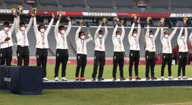 Despite Pandemic’s Crushing Blows, Fijian Rugby Team Celebrates Olympic Gold by Offering Praise to God