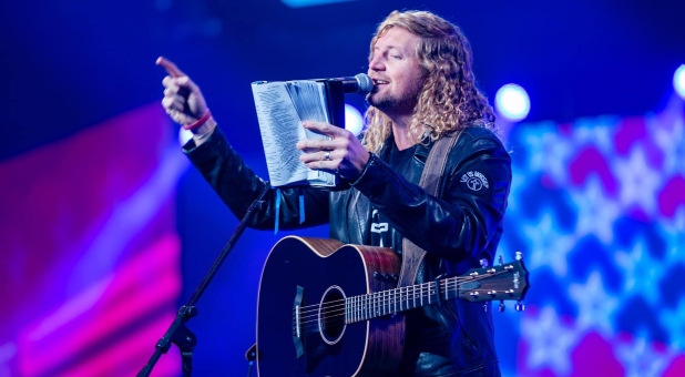 ‘Let Us (Not) Publish’? Sean Feucht Loses Book Contract Over Pro-Freedom Stance