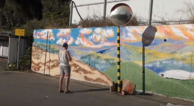 Christian Australian Artist Brings Hope and Color to an Israeli Community