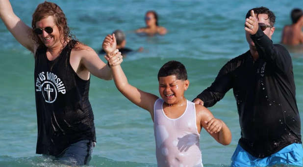 Hundreds Gather on Pensacola Beach to Pray, Worship, Receive Christ: ‘We’re Just Getting Started’