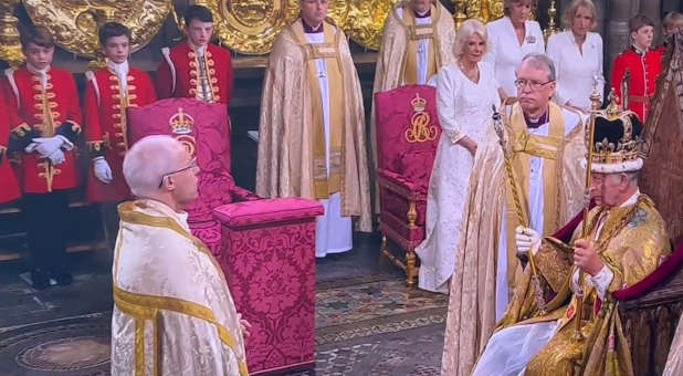 Archbishop Justin Welby and the crowned King Charles.
