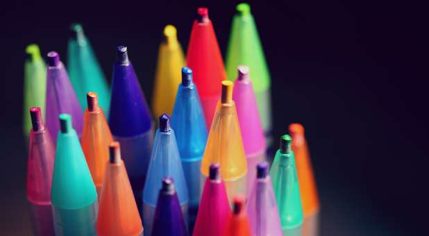 gel pens in rainbow colors