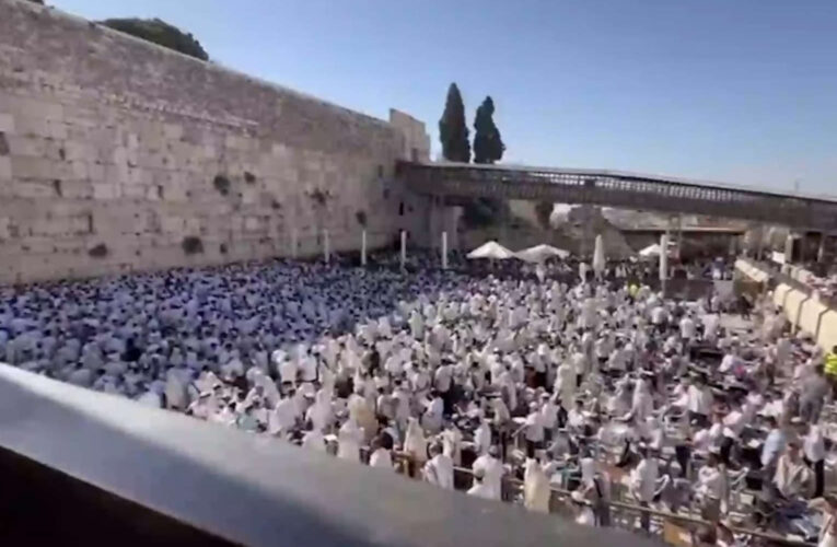 Ben Gvir Breaches Status Quo, Champions Jewish Prayer on Temple Mount Prompting Quick Rebuttal by Netanyahu