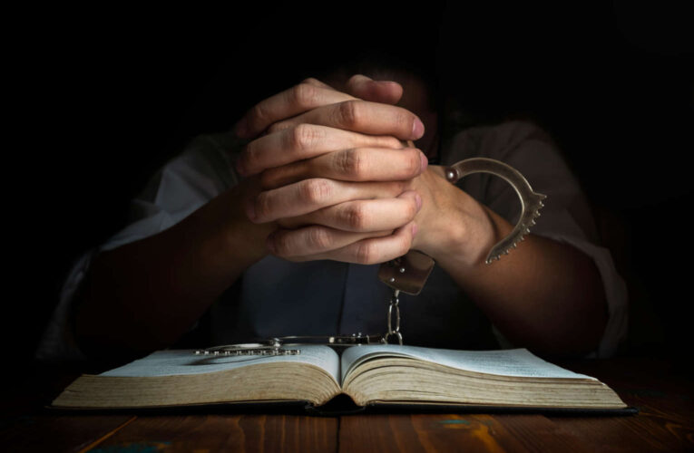 6 Christians Arrested While Preparing for Worship Service