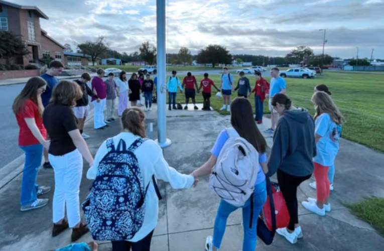 Students Gather to See God ‘Pour Out His Spirit’