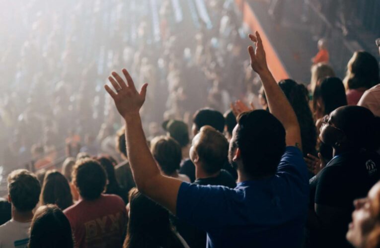 Morning Rundown: University of Florida Revival: 6,000 Gather to Worship Jesus