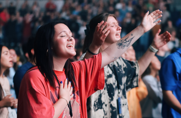 University of Florida Revival: 6,000 Gather to Worship Jesus