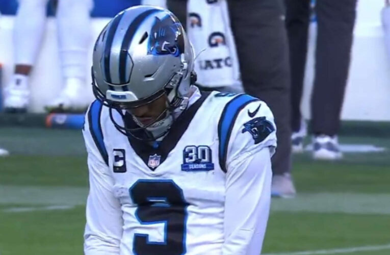 NFL QB Pauses to Pray for Injured Opponent in Close Game