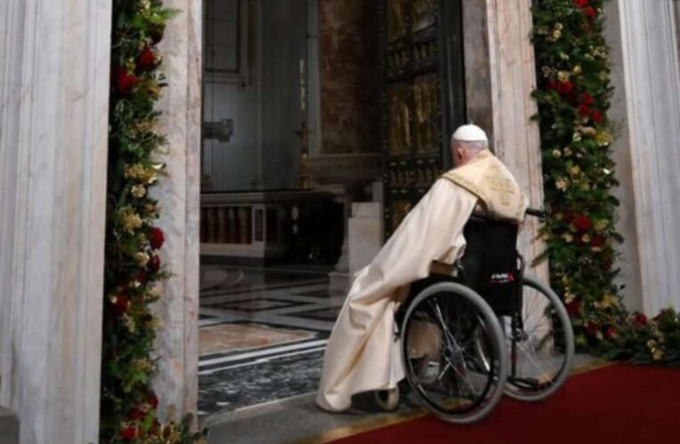 Morning Rundown: Pope Opens ‘Holy Door’ Portal on Christmas Eve