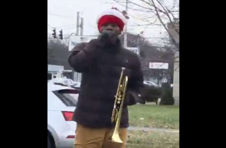 Stranger Transforms Brothers’ Street Performance Into an Unforgettable Christmas