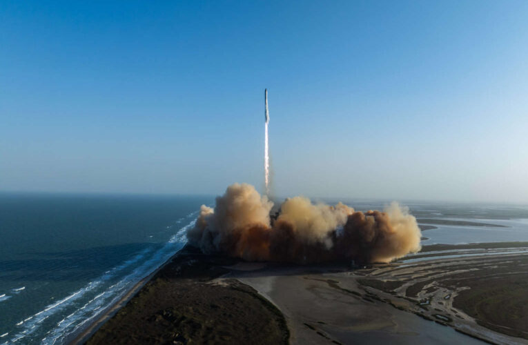 FAA Grounds Air Traffic After SpaceX Explosion Off US Coast