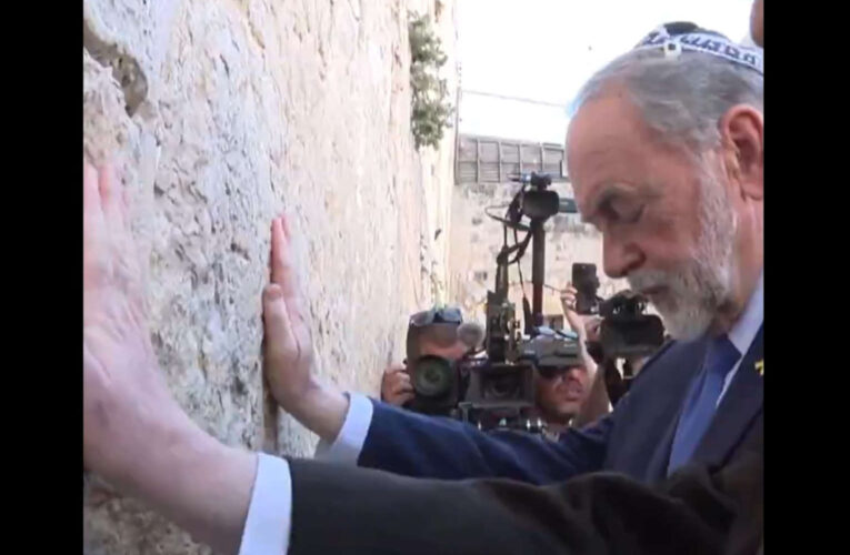 Huckabee Places Trump’s Prayer at Sacred Site