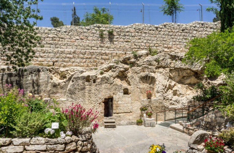 “I Can See!” Man Healed Inside Garden Tomb, Easter Miracles Reported at Jesus’ Burial Site